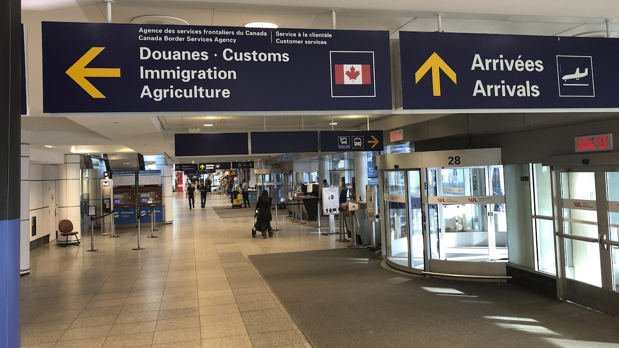 aeroport-immigration-douanes-panneaux.jpeg